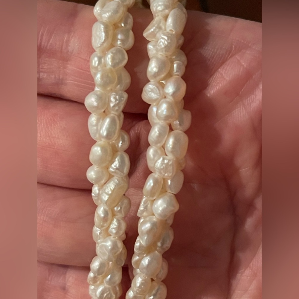 PRETTY! VINTAGE 26” LONG FRESHWATER SEED PEARL NECKLACE W/ SILVER BARREL CLASP